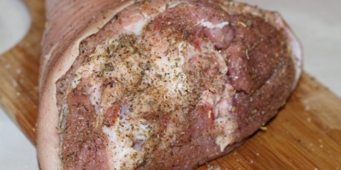 Kako marinirati svinjsku kolenicu za dimljenje: vruće, hladno